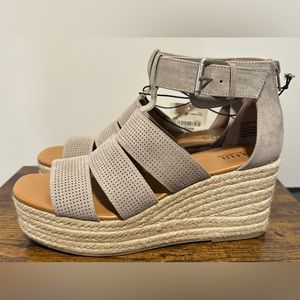 Ana Women’s Landis Koala Gray Wedge Sandals NWT Size 9.5